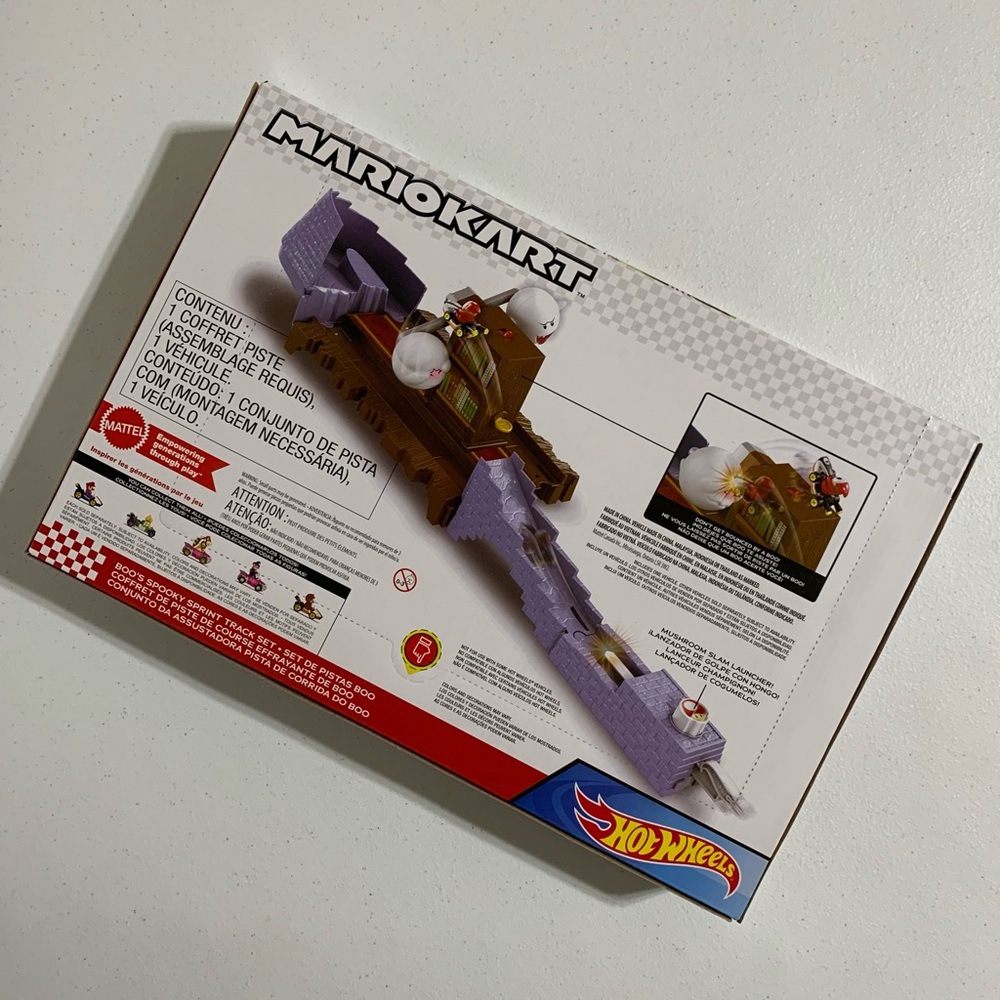 Hot Wheels® Mario Kart™ Boo’s Spooky Sprint Track Set-New - Picture 4 of 8